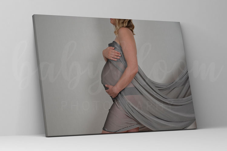 Slike na platnu trudnice
